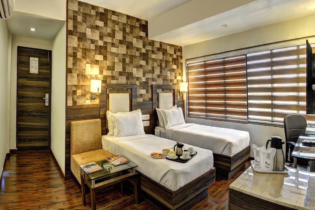 אחמדאבאד Hotel Aaram Orchard מראה חיצוני תמונה