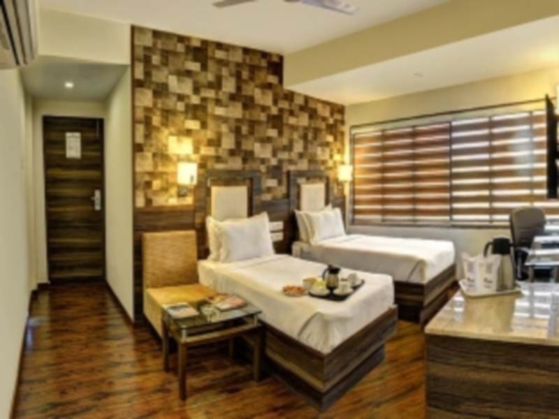 אחמדאבאד Hotel Aaram Orchard מראה חיצוני תמונה