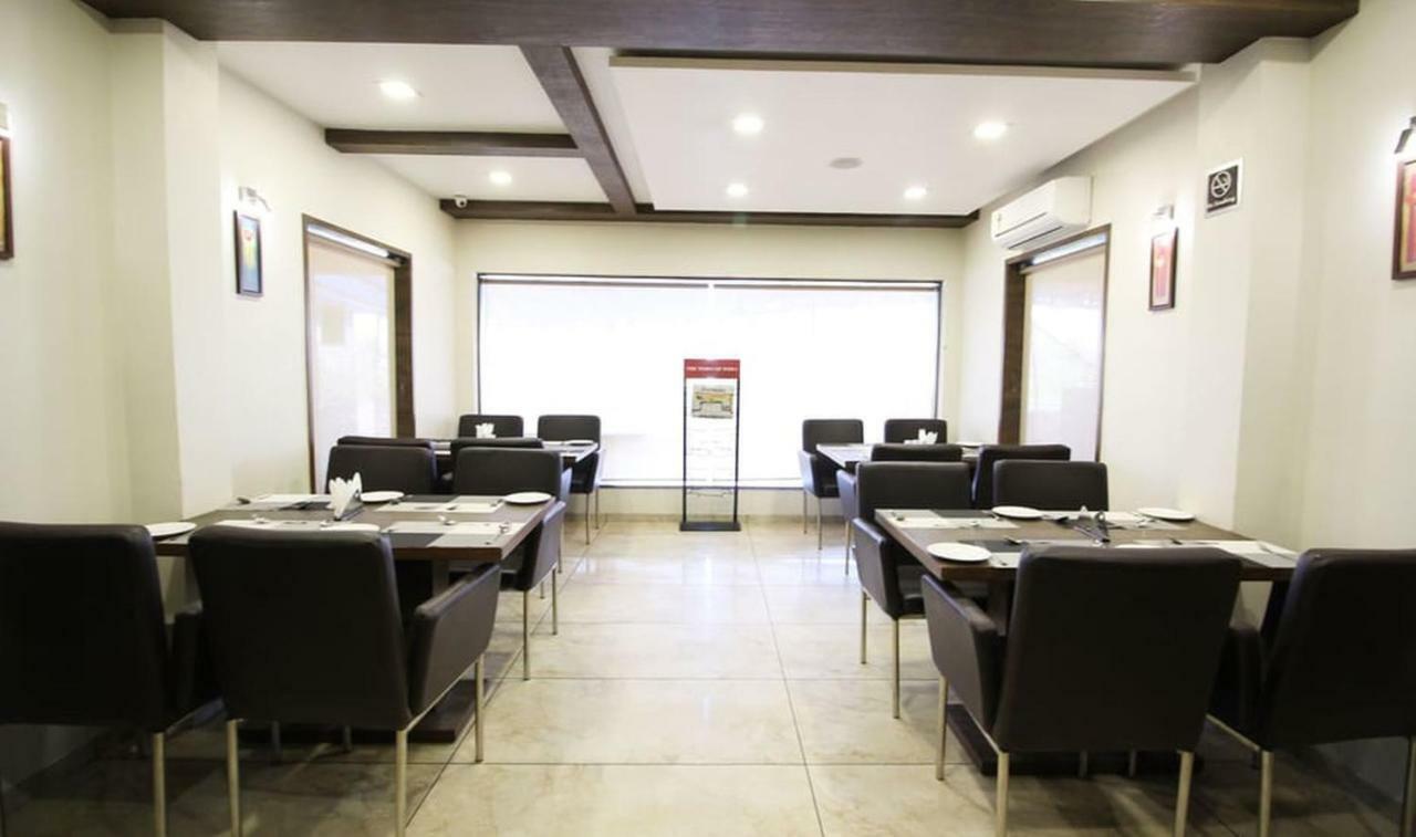 אחמדאבאד Hotel Aaram Orchard מראה חיצוני תמונה