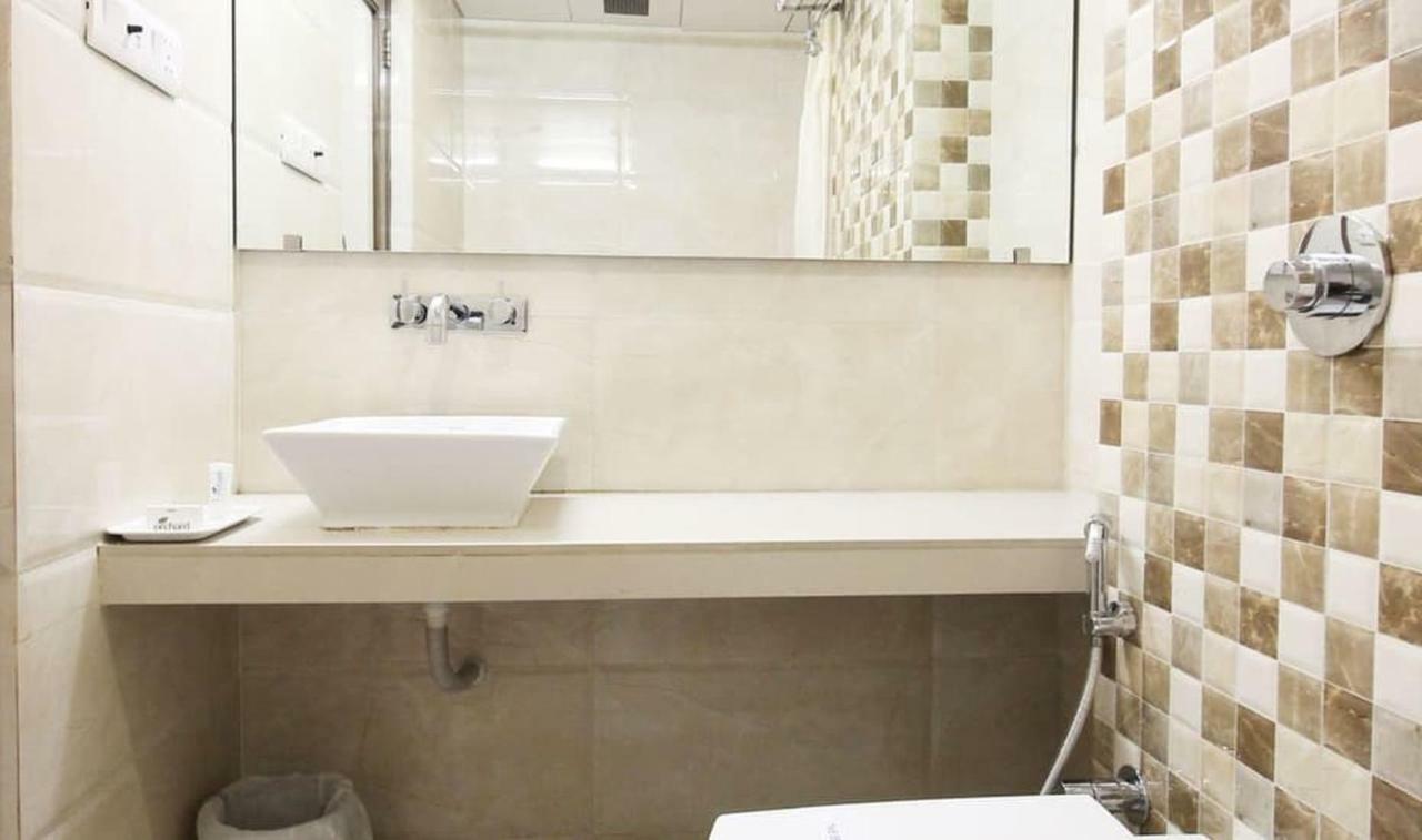 אחמדאבאד Hotel Aaram Orchard מראה חיצוני תמונה