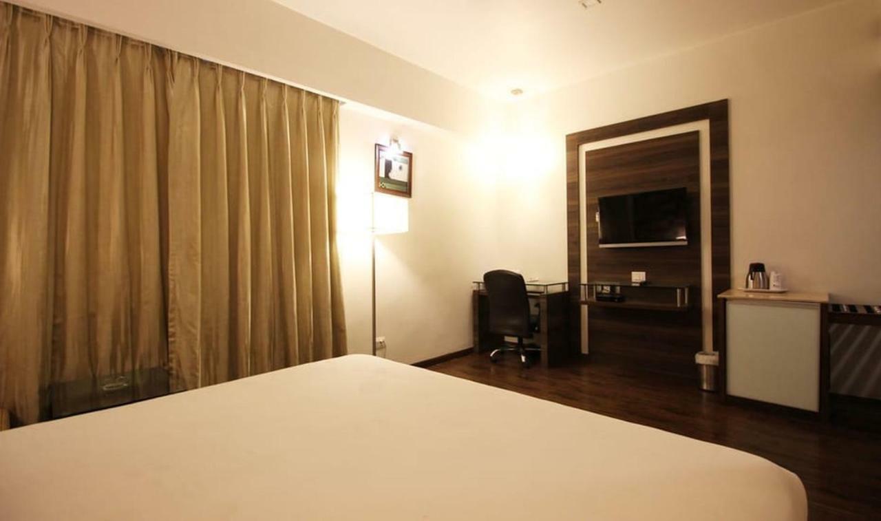 אחמדאבאד Hotel Aaram Orchard מראה חיצוני תמונה