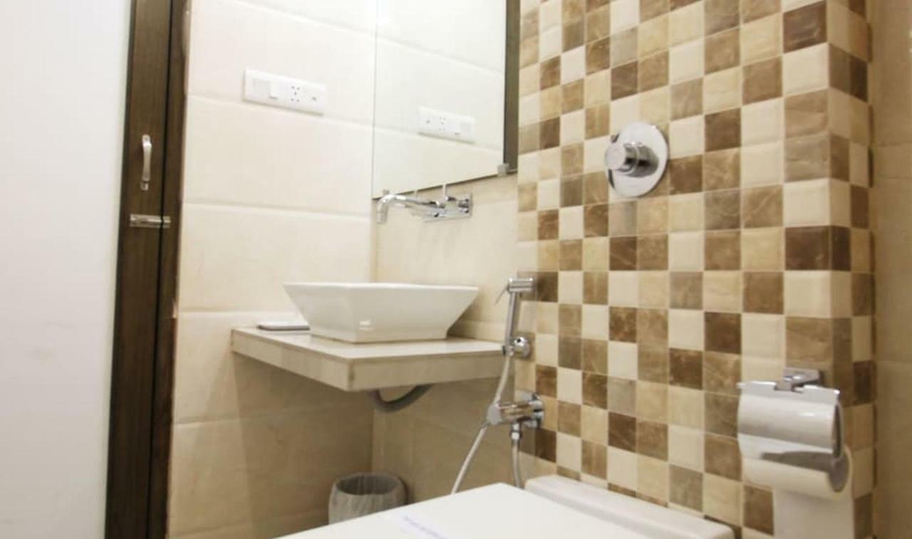 אחמדאבאד Hotel Aaram Orchard מראה חיצוני תמונה