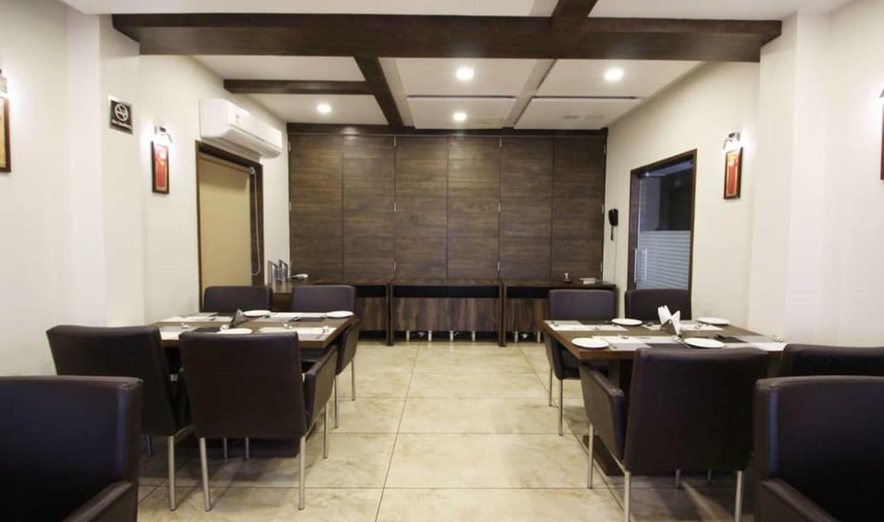 אחמדאבאד Hotel Aaram Orchard מראה חיצוני תמונה