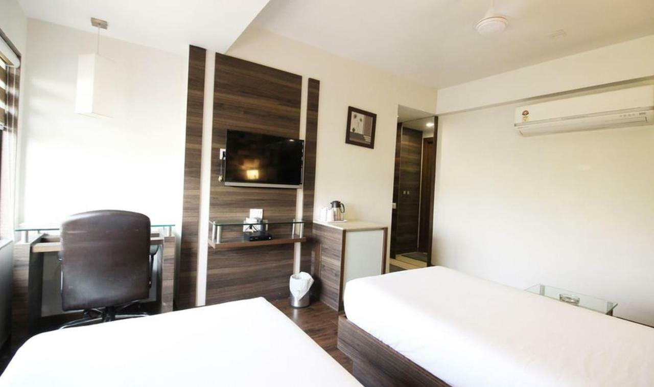 אחמדאבאד Hotel Aaram Orchard מראה חיצוני תמונה