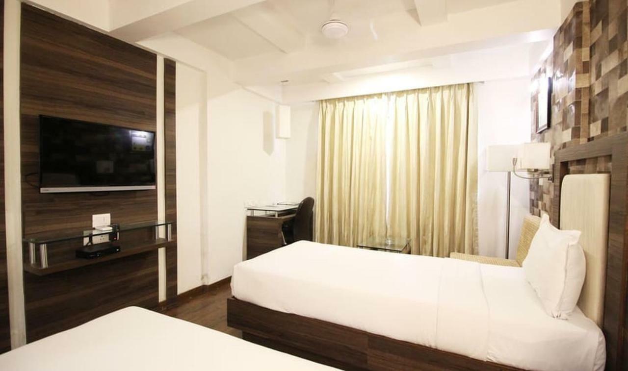 אחמדאבאד Hotel Aaram Orchard מראה חיצוני תמונה